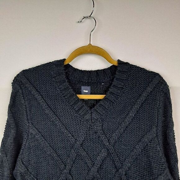 Gap Ladies V neck  sweater NWOT - Picture 2 of 11